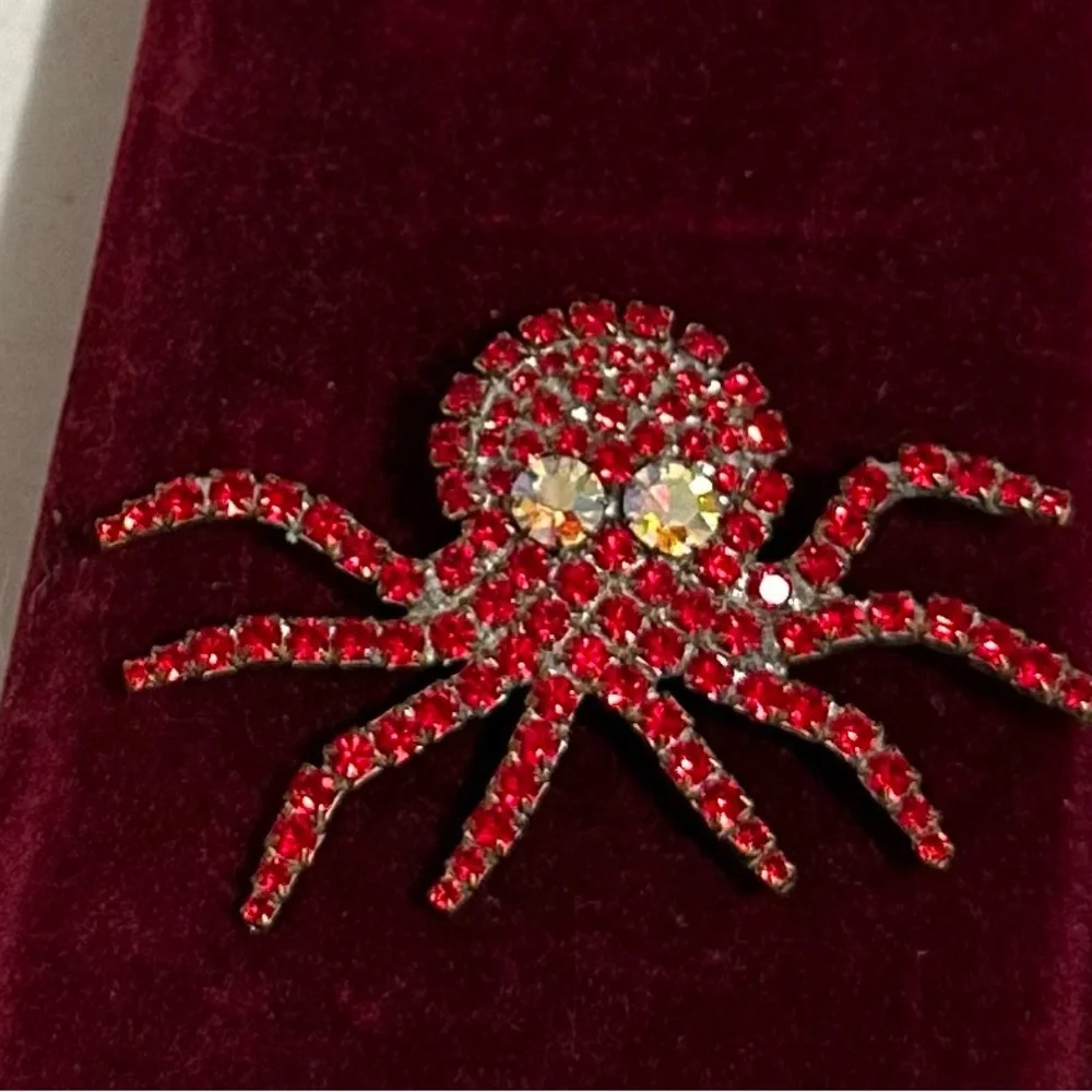 Czech rhinestone roach - Picture 3 of 7
